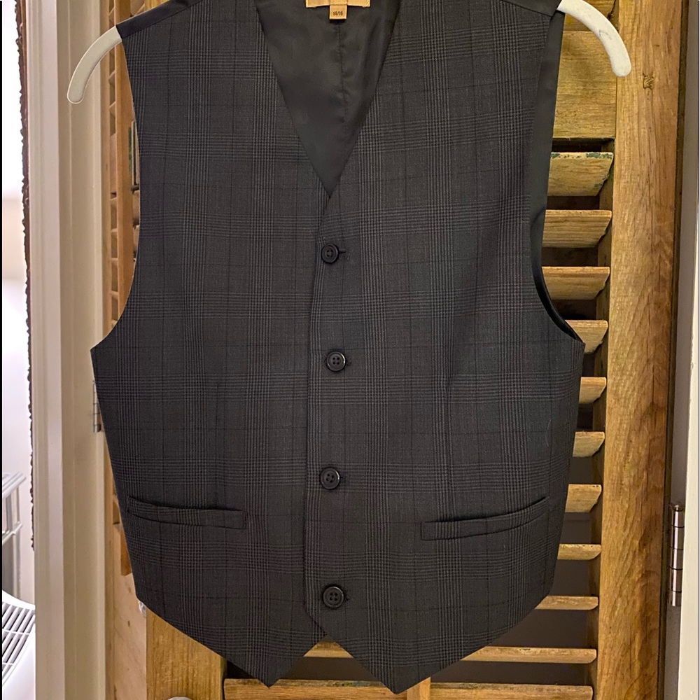 Boys/teen  dark grey almost black vest 14-16